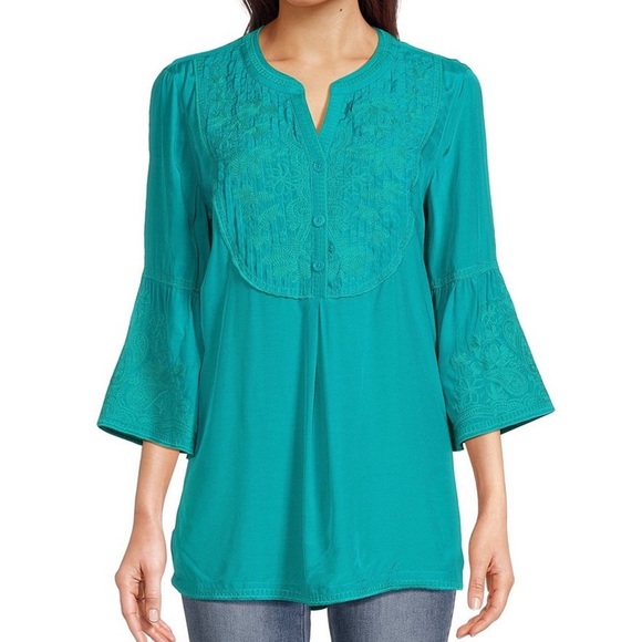 NWT John mark Floral Embroidered Split V- Neck 3/4 Flared Sleeve Pintuck Tunic - Picture 1 of 9